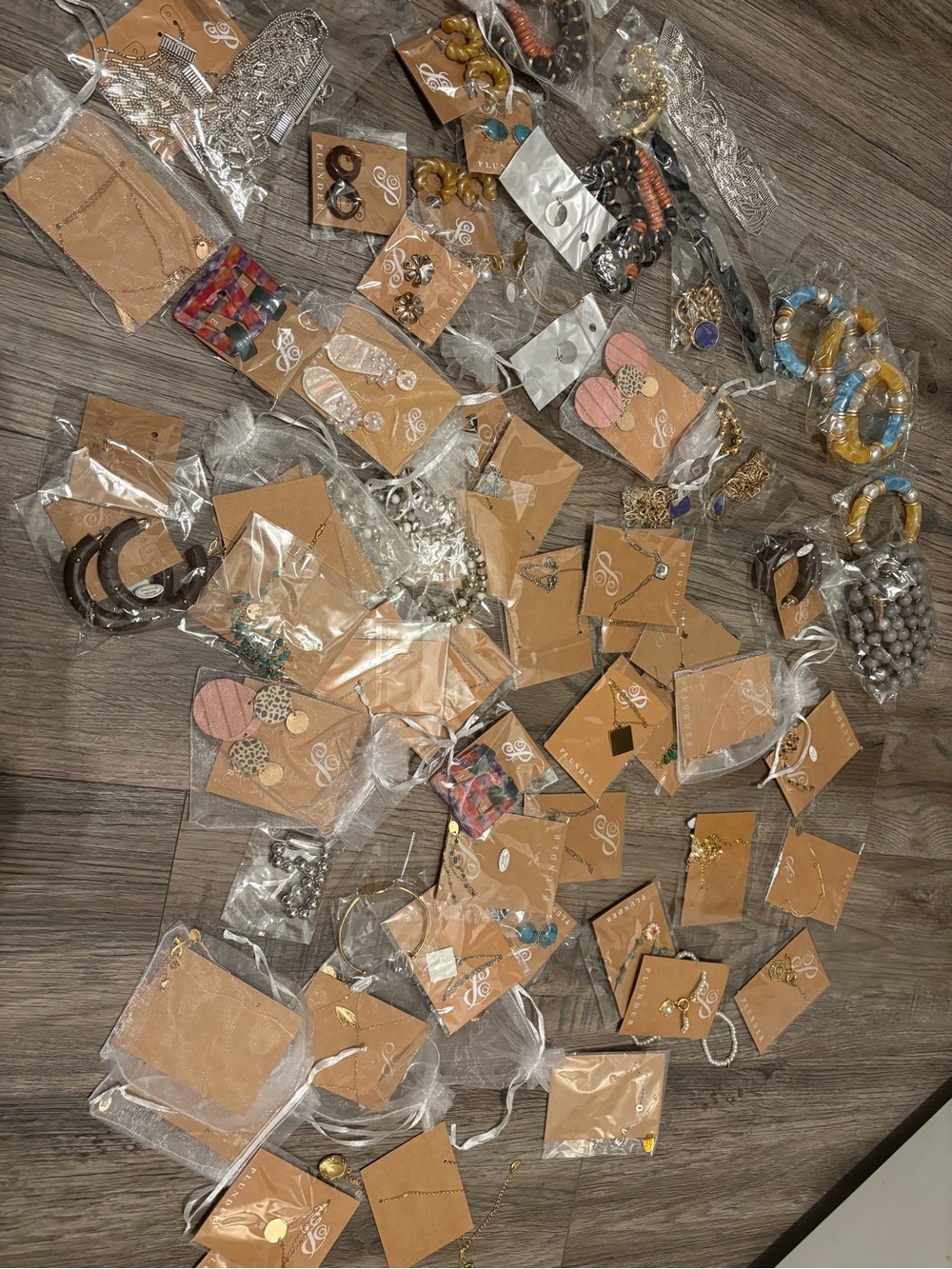 75 piece Mixed Fashion Earrings, Necklaces and Bracelets Lot - Multicolor - Picture 3 of 6